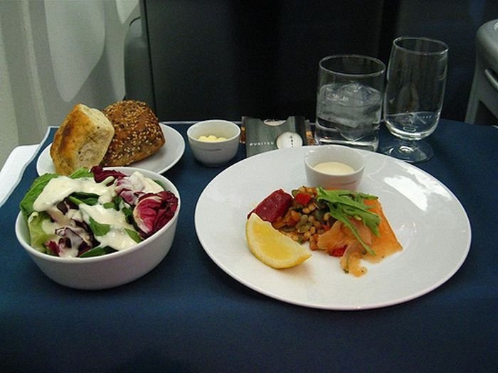 food offered in the first class on airplanes