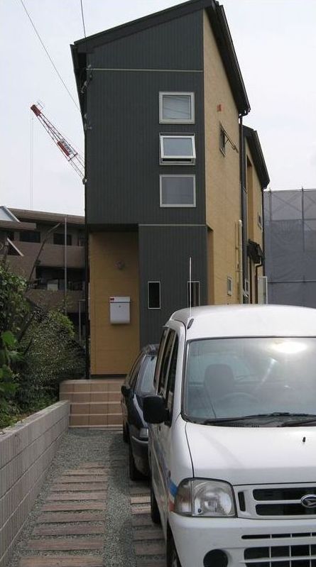 Thinnest buildings in Japan
