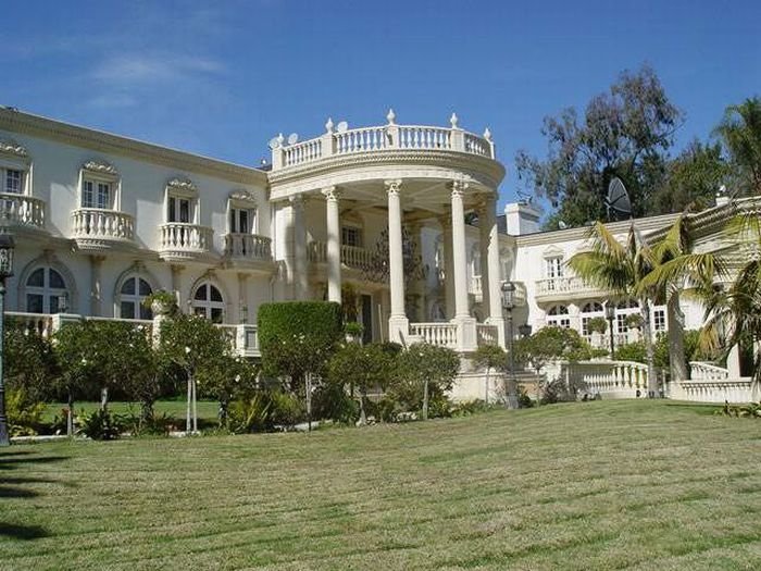 Luxury mansion of Robert Mugabe, President of Zimbabwe