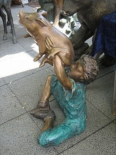 strange statues around the world