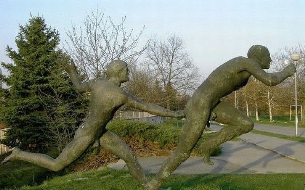 strange statues around the world