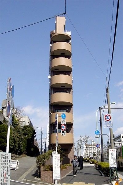 Thin house, Japan