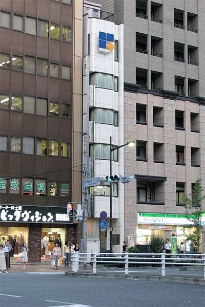 Thin house, Japan