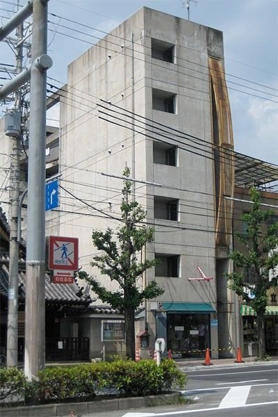 Thin house, Japan