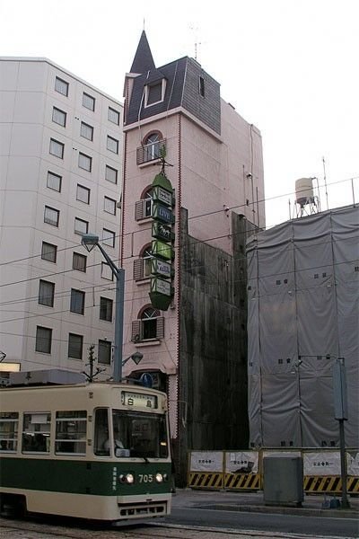 Thin house, Japan