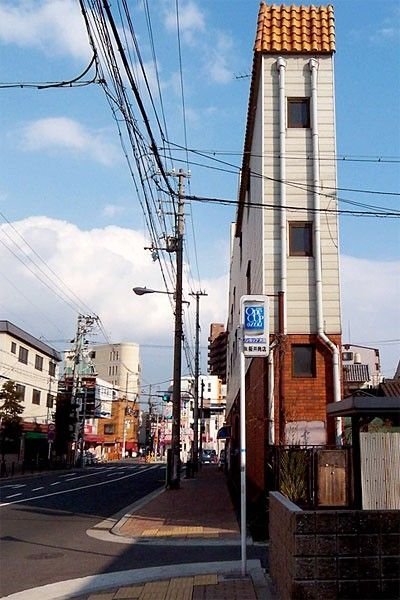 Thin house, Japan