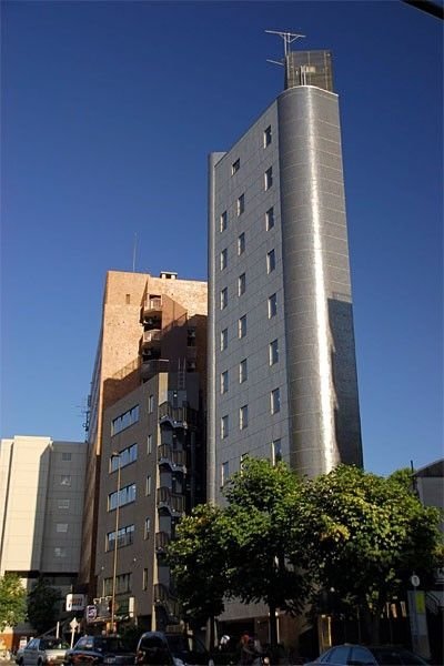 Thin house, Japan