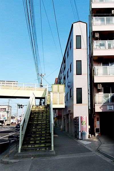 Thin house, Japan