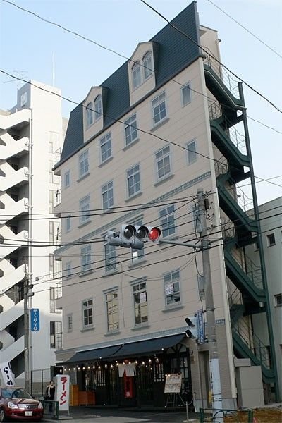 Thin house, Japan