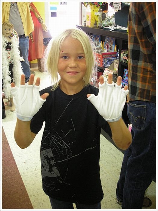 handerpants, fingerless gloves