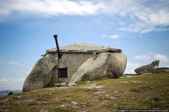 Real life Flintstones house lures tourists, Portugal