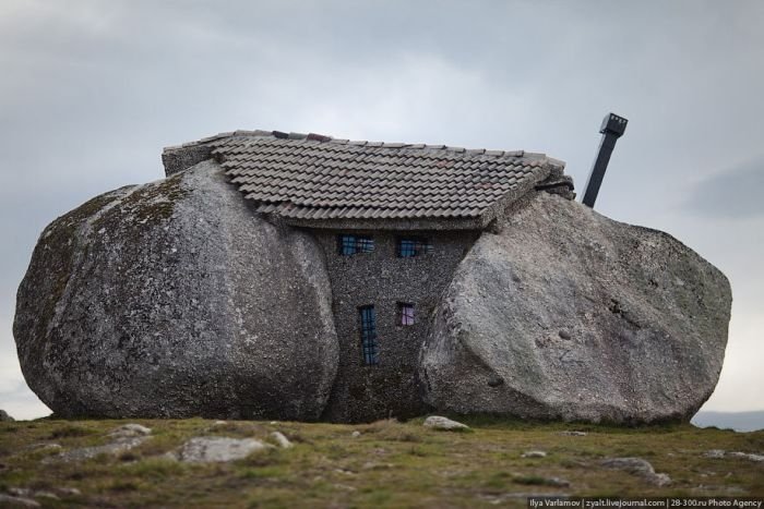 Real life Flintstones house lures tourists, Portugal