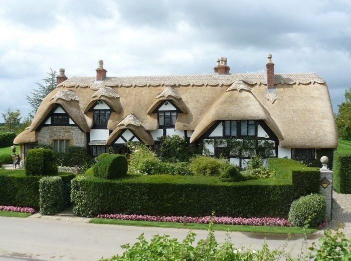 House with a beautiful thatch roof, England, United Kingdom