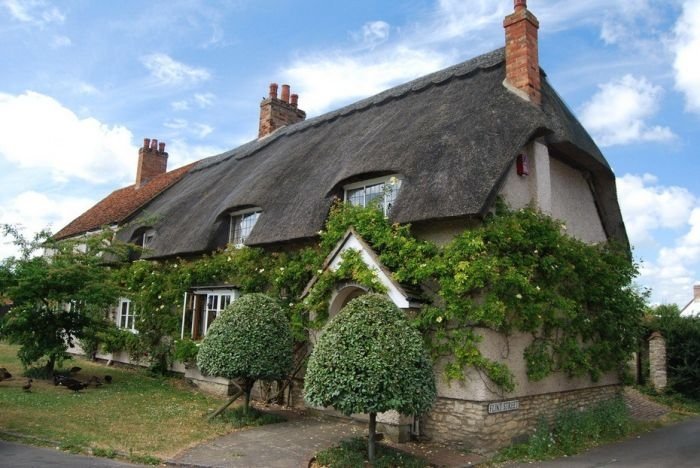 House with a beautiful thatch roof, England, United Kingdom