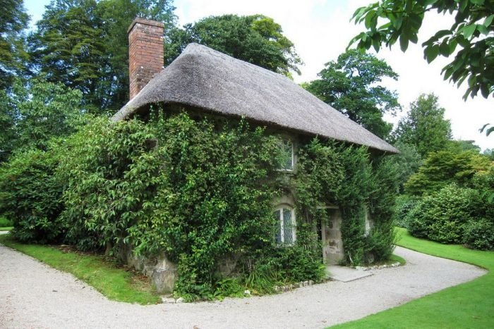 House with a beautiful thatch roof, England, United Kingdom