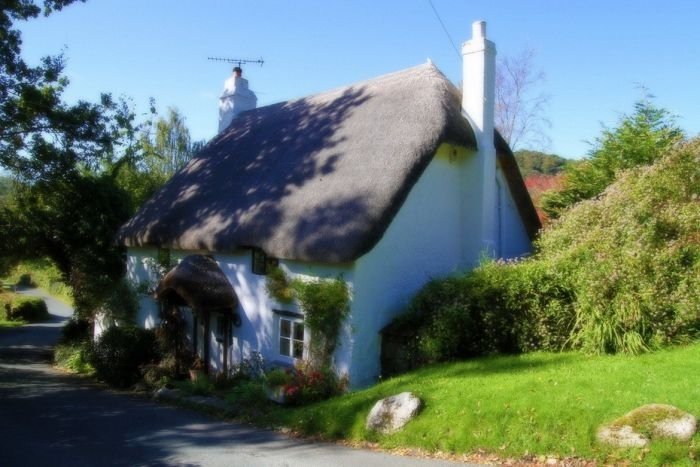 House with a beautiful thatch roof, England, United Kingdom