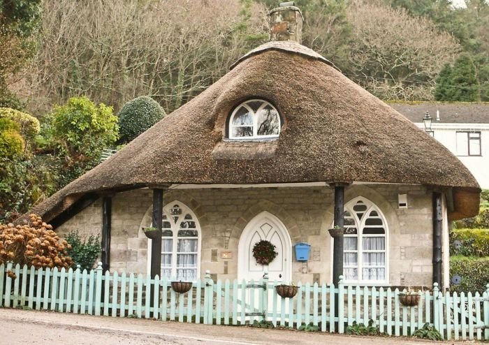 House with a beautiful thatch roof, England, United Kingdom