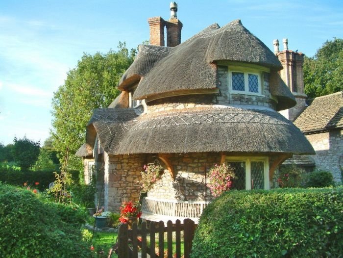 House with a beautiful thatch roof, England, United Kingdom