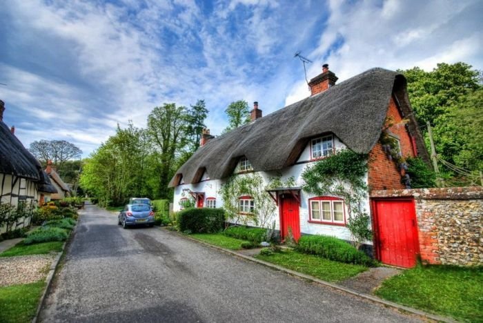 House with a beautiful thatch roof, England, United Kingdom