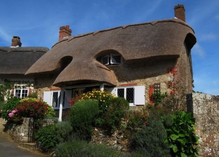 House with a beautiful thatch roof, England, United Kingdom