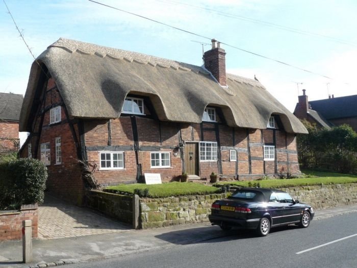 House with a beautiful thatch roof, England, United Kingdom