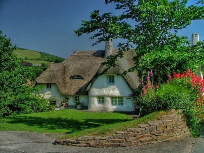 House with a beautiful thatch roof, England, United Kingdom