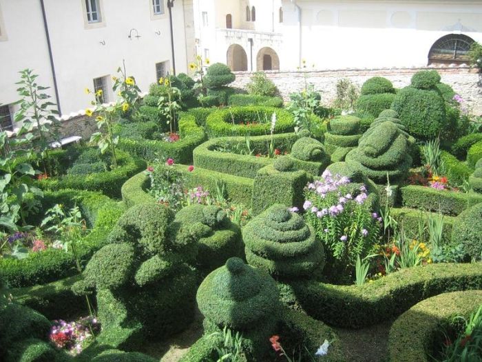 garden topiary plant art