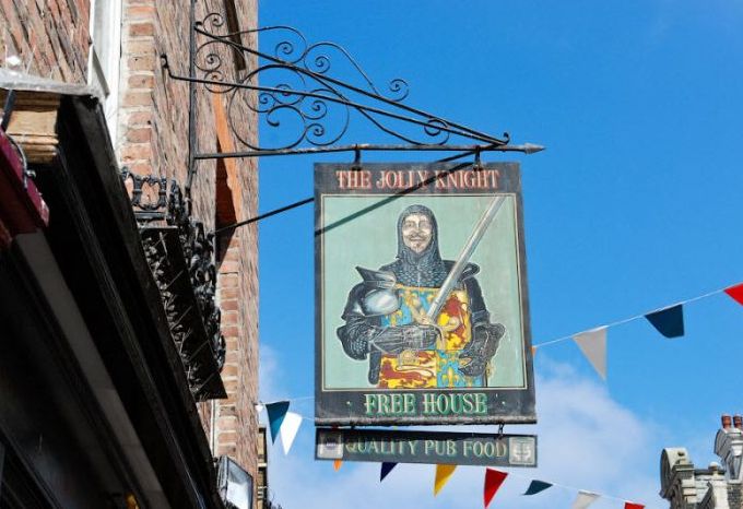 Pub signs, United Kingdom