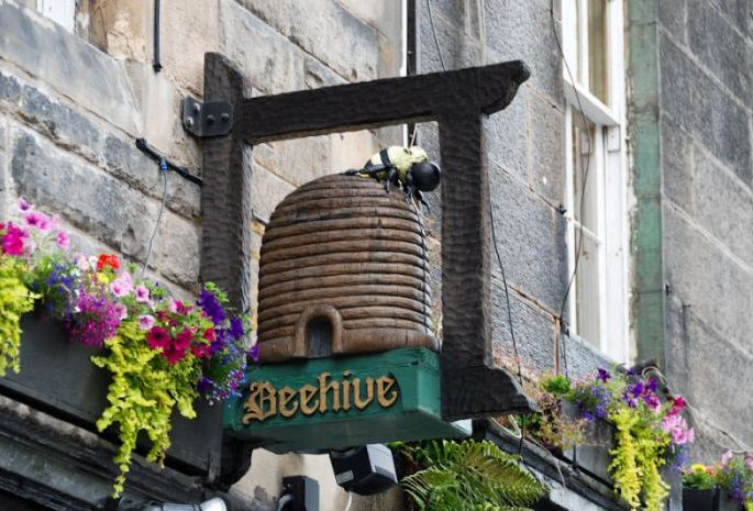 Pub signs, United Kingdom