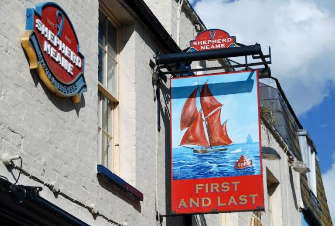 Pub signs, United Kingdom