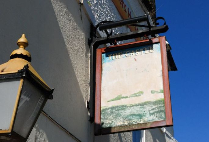 Pub signs, United Kingdom