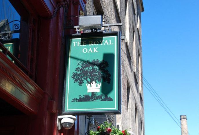 Pub signs, United Kingdom