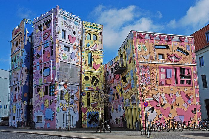 Happy Rizzi House by James Rizzi
