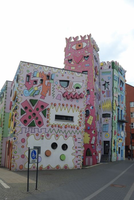 Happy Rizzi House by James Rizzi