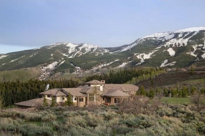 Mountain mansion, Colorado, United States