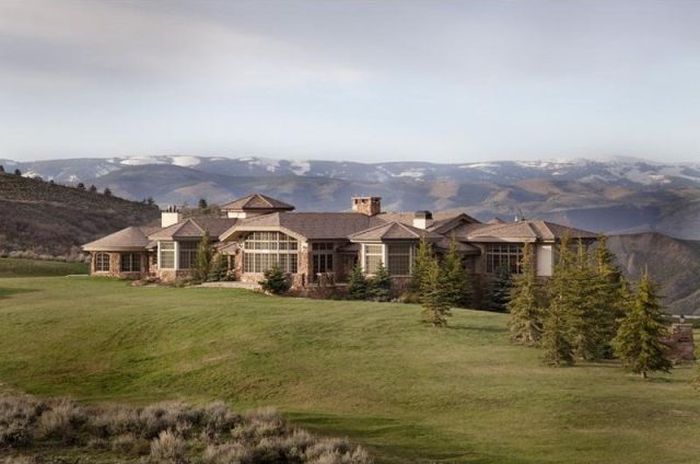 Mountain mansion, Colorado, United States