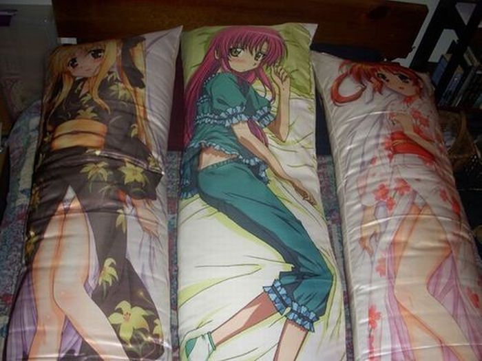 dakimakura, japanese love hugging pillows