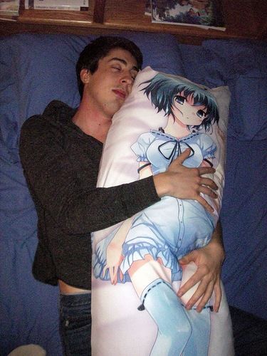 dakimakura, japanese love hugging pillows