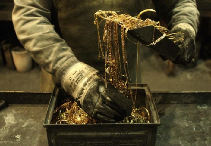 Production of gold bars, Ögussa GmbH factory, Vienna, Austria