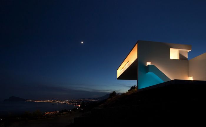 House on the Cliff by Fran Silvestre Arquitectos studio, Calpe, Alicante, Spain