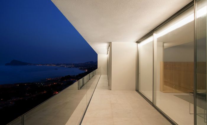 House on the Cliff by Fran Silvestre Arquitectos studio, Calpe, Alicante, Spain