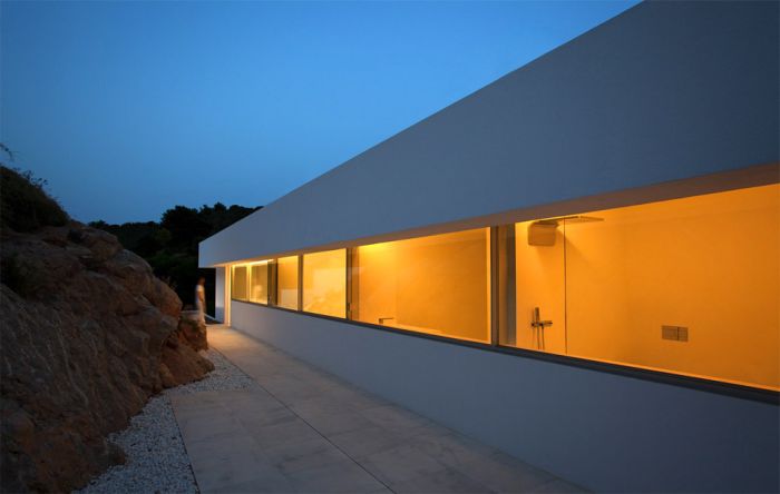 House on the Cliff by Fran Silvestre Arquitectos studio, Calpe, Alicante, Spain