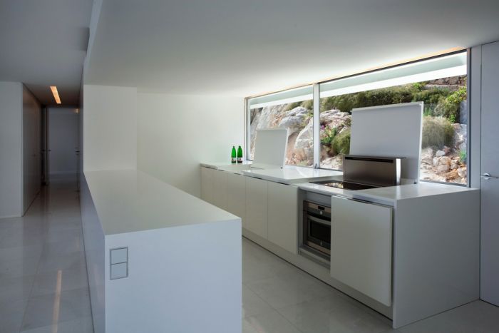 House on the Cliff by Fran Silvestre Arquitectos studio, Calpe, Alicante, Spain