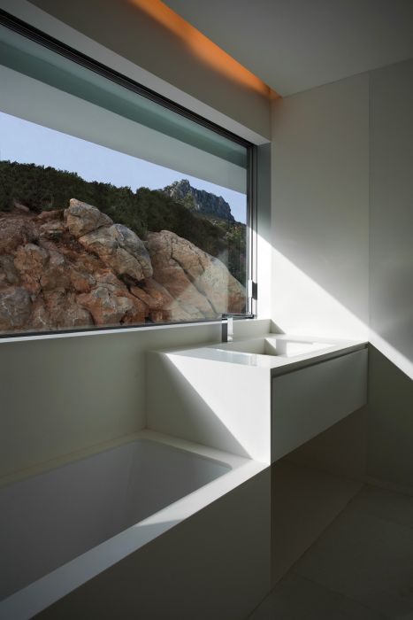 House on the Cliff by Fran Silvestre Arquitectos studio, Calpe, Alicante, Spain