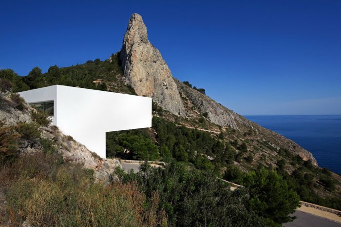 House on the Cliff by Fran Silvestre Arquitectos studio, Calpe, Alicante, Spain