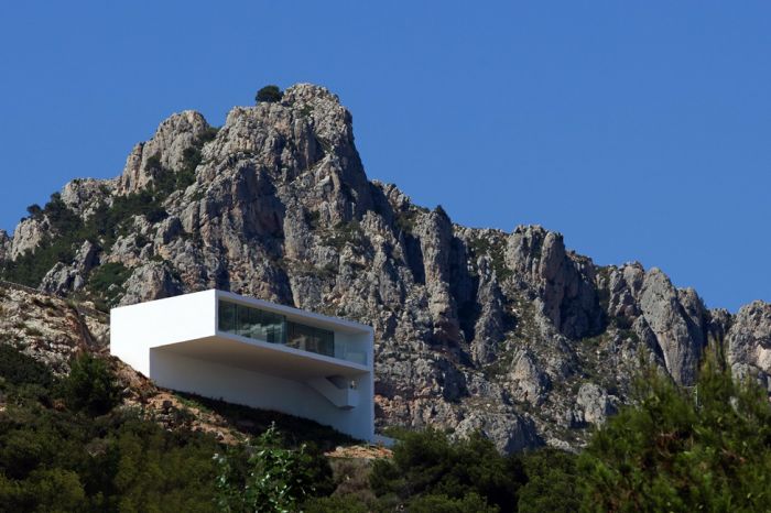 House on the Cliff by Fran Silvestre Arquitectos studio, Calpe, Alicante, Spain