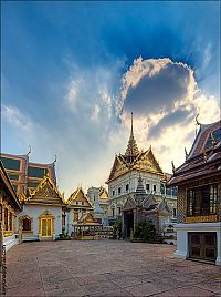 Architecture & Design: The Royal Grand Palace in Bangkok, Thailand