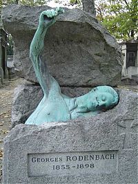 Architecture & Design: unusual tombstone