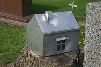 Architecture & Design: unusual tombstone