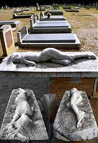 Architecture & Design: unusual tombstone